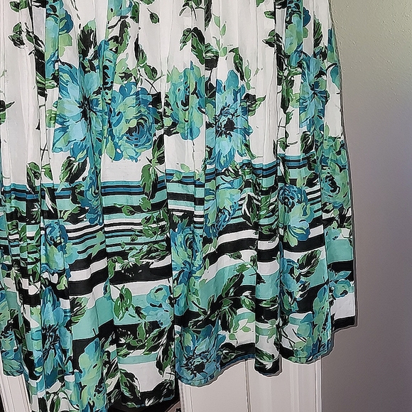 Teal, cream, light blue floral dress 10 - Picture 4 of 12